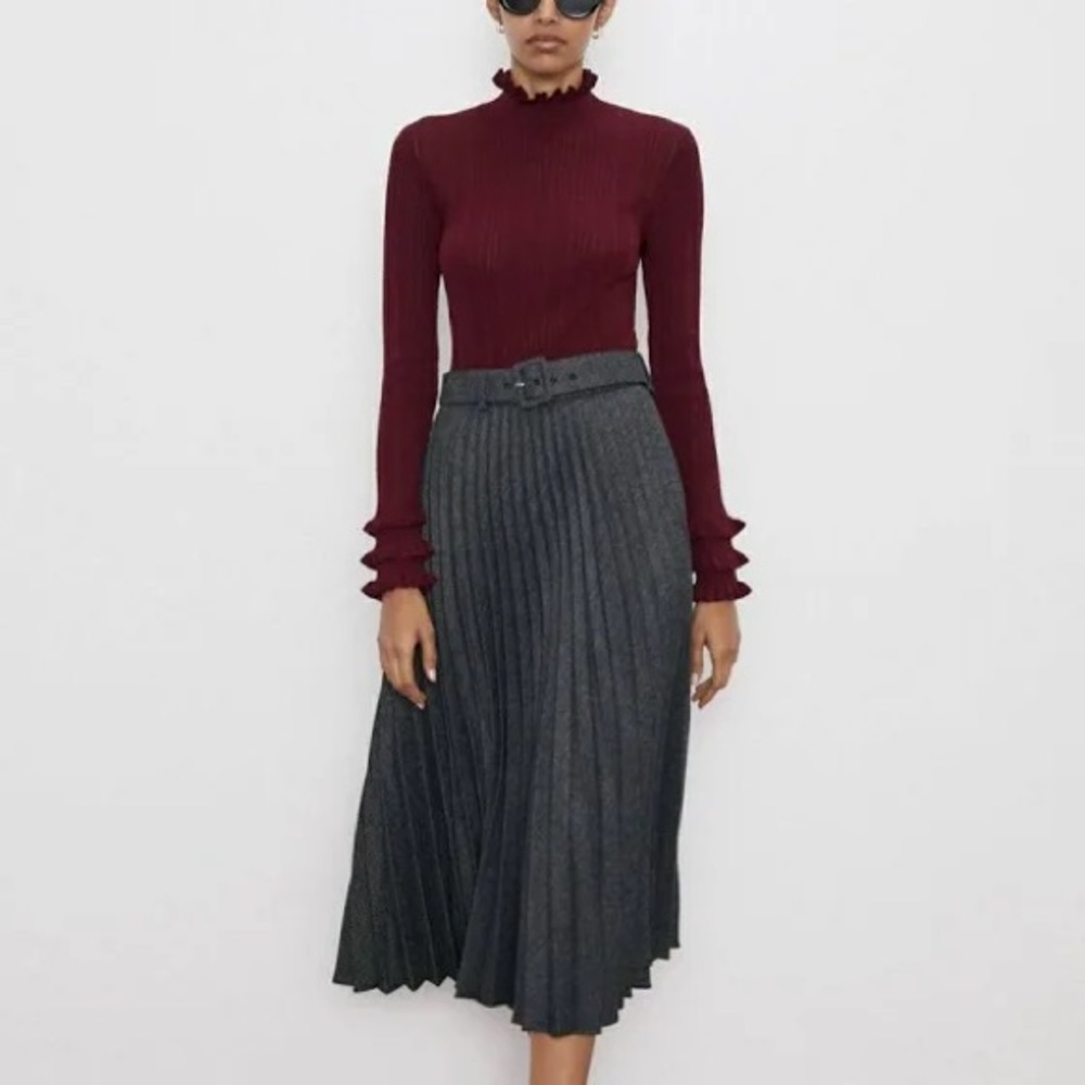 Zara burgundy knit mockneck turtleneck long sleeve with ruffle neck and cuffs S